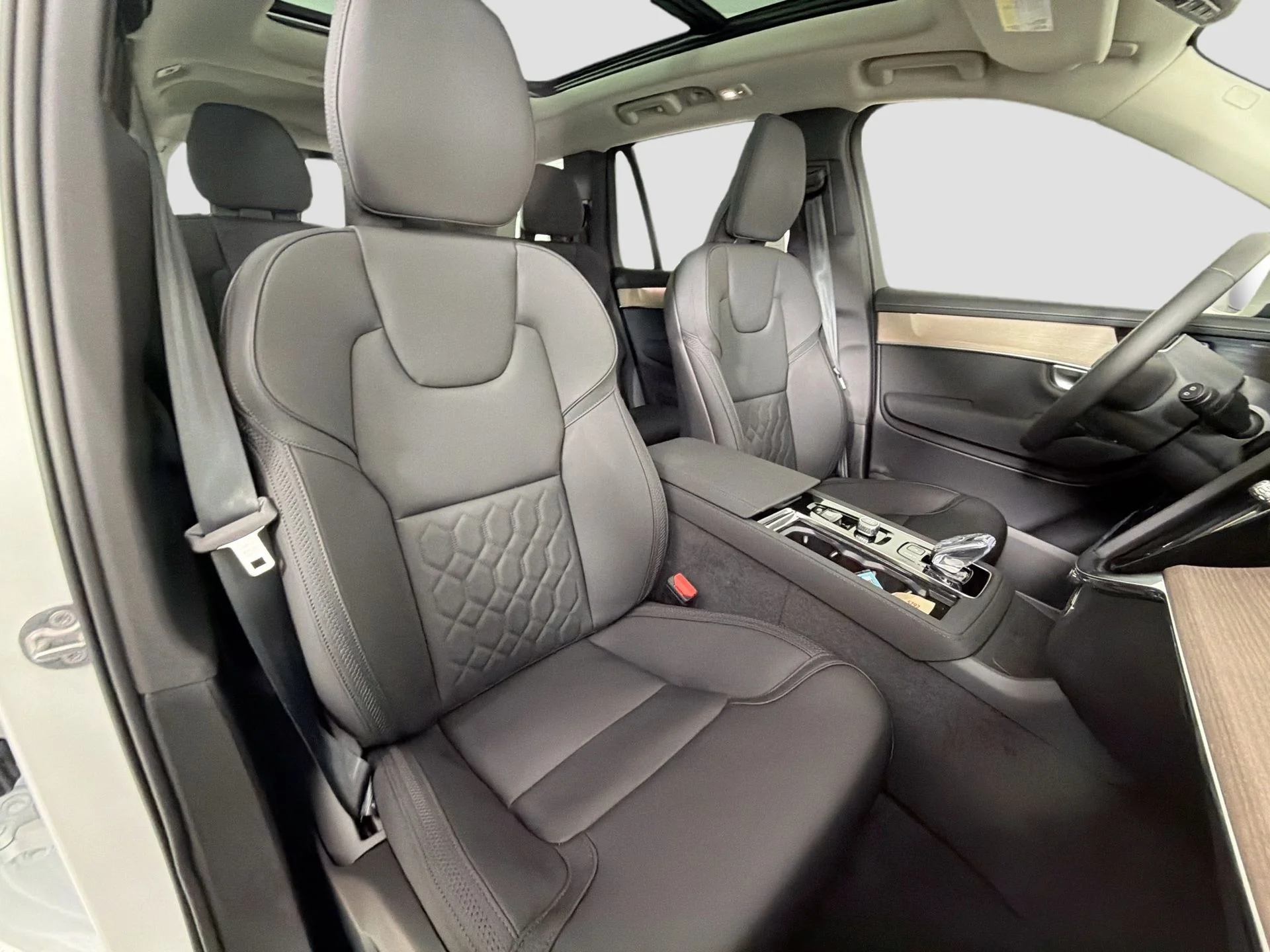 New 2026 Crystal White Volvo Plus image 30