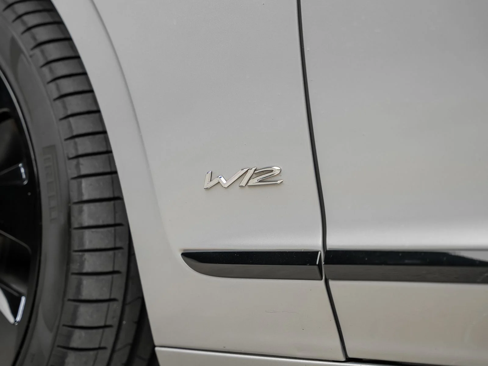 Used 2022 Silver Bentley W12 image 28