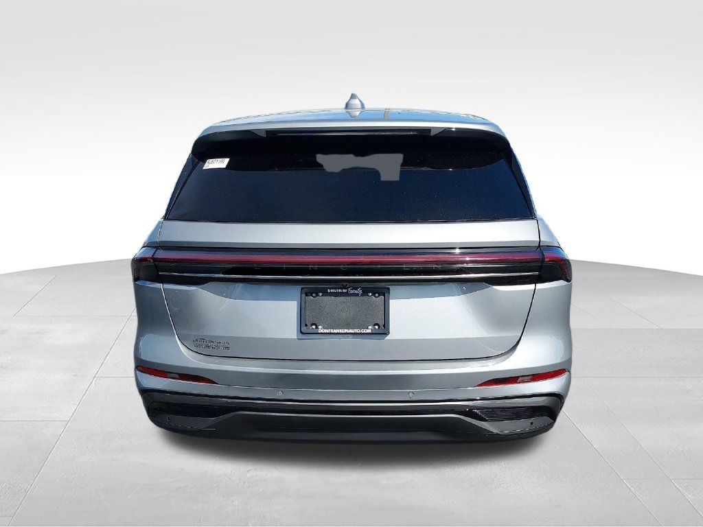 Used 2024 Gray Lincoln Premiere image 4
