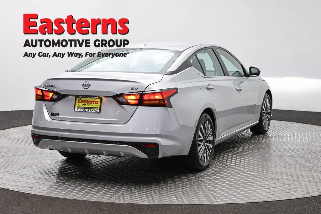 Used 2024 Silver Nissan 2.5 SV image 5