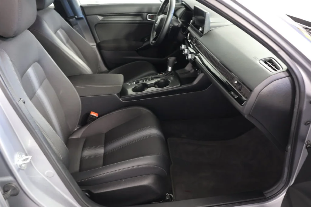 Certified Used 2025 Solar Silver Metallic Honda Sport image 26