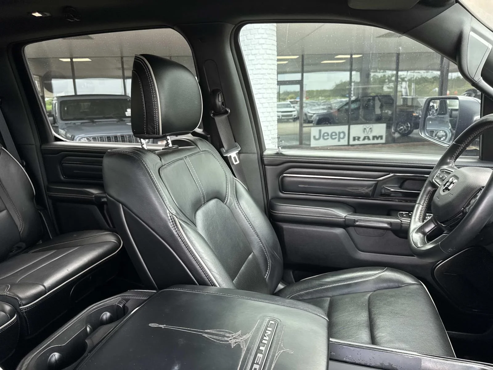 Used 2023 DIAMOND BLACK CRYSTAL PEARLCOAT Ram Limited image 11