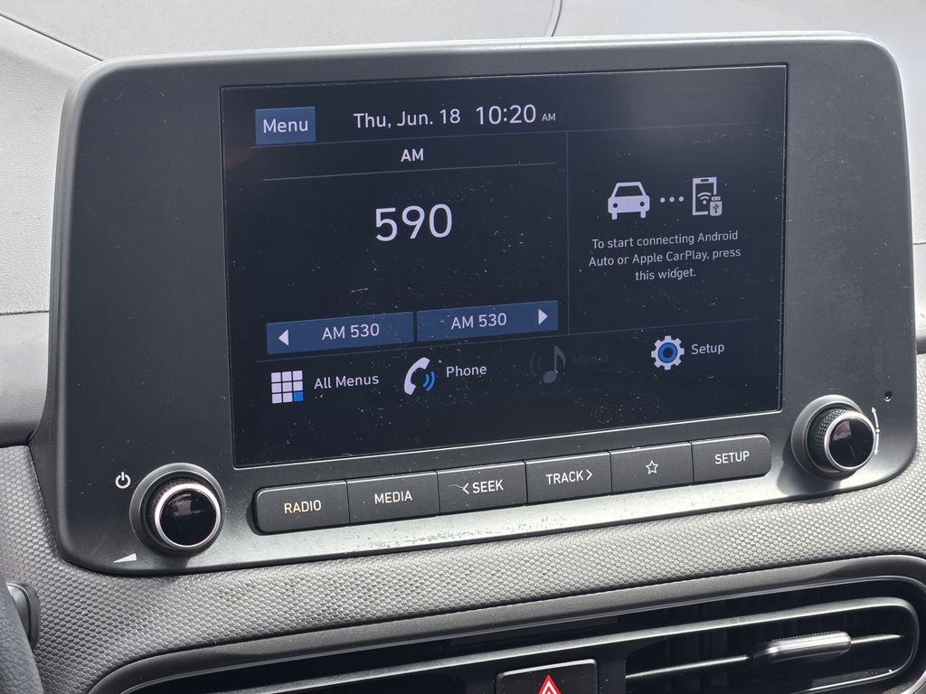 Used 2022 White Hyundai SE image 30