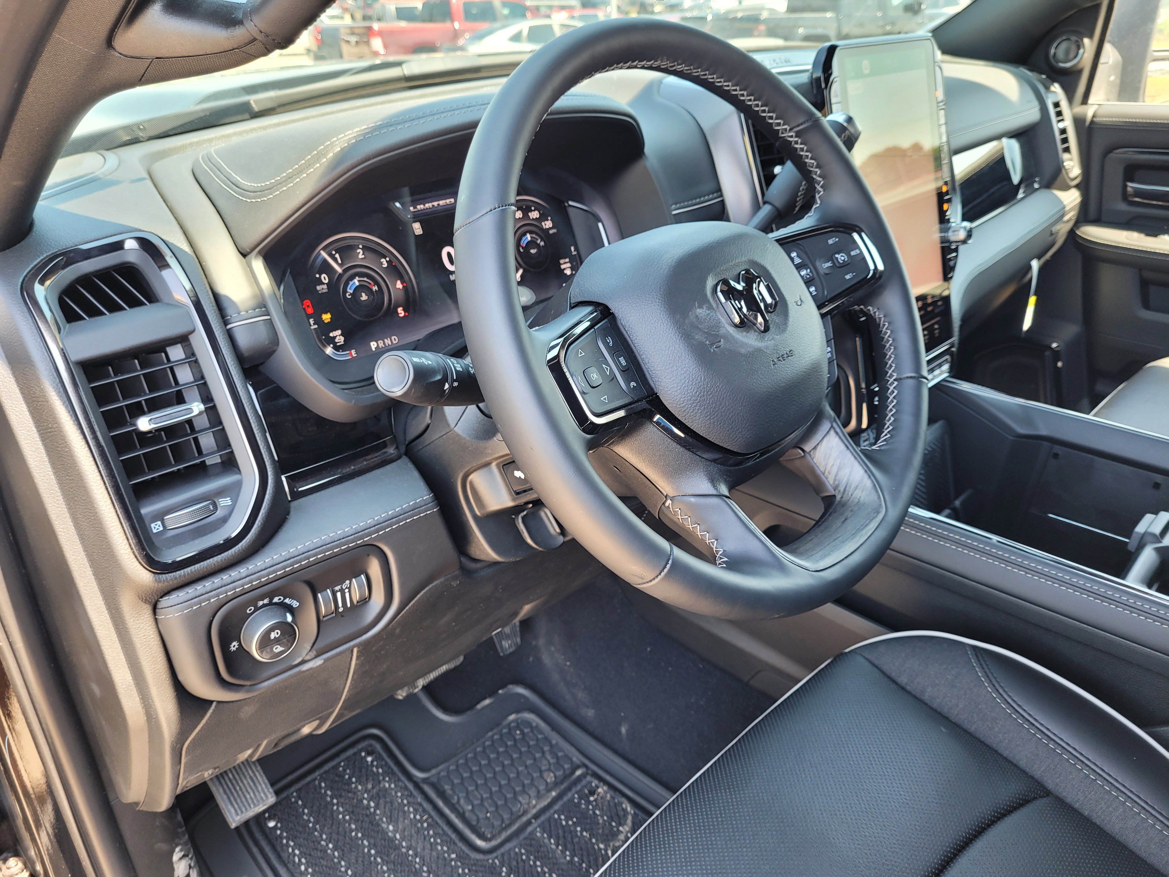 2025 RAM 3500 Limited - Photo 9