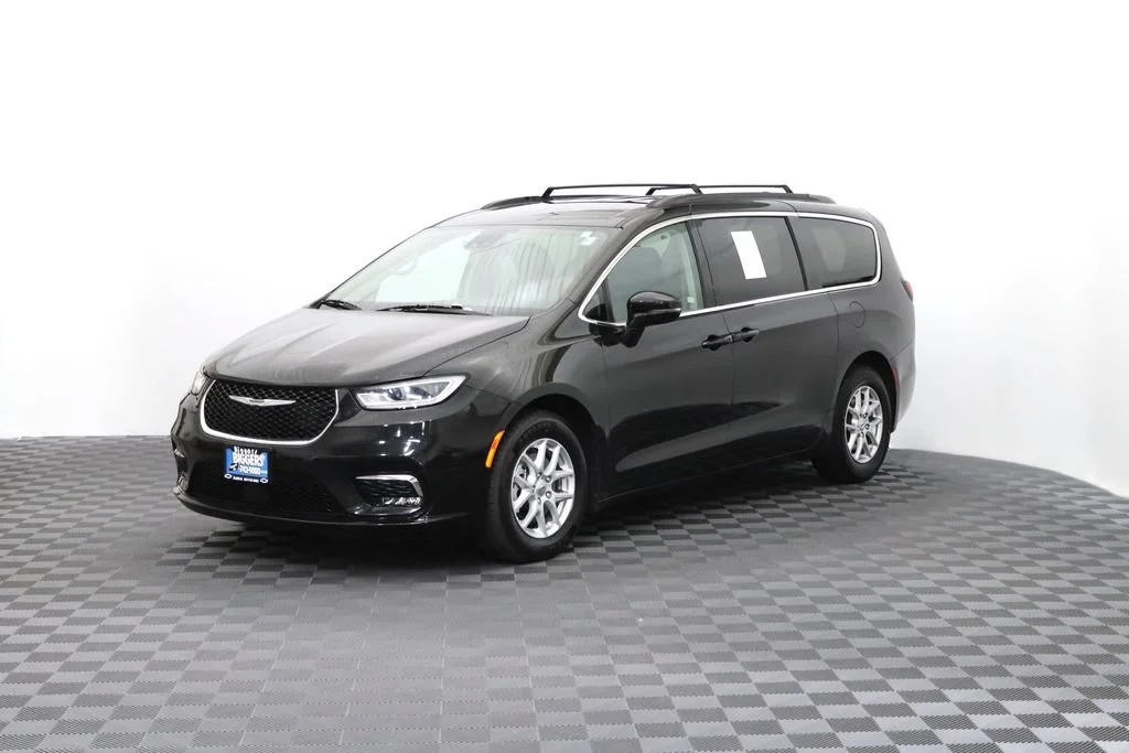 Certified Used 2022 Brilliant Black Chrysler Touring L image 3