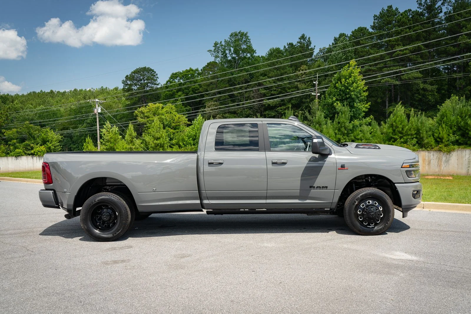 New 2026 Ceramic Gray Clear-Coat Exterior Paint RAM Laramie image 19