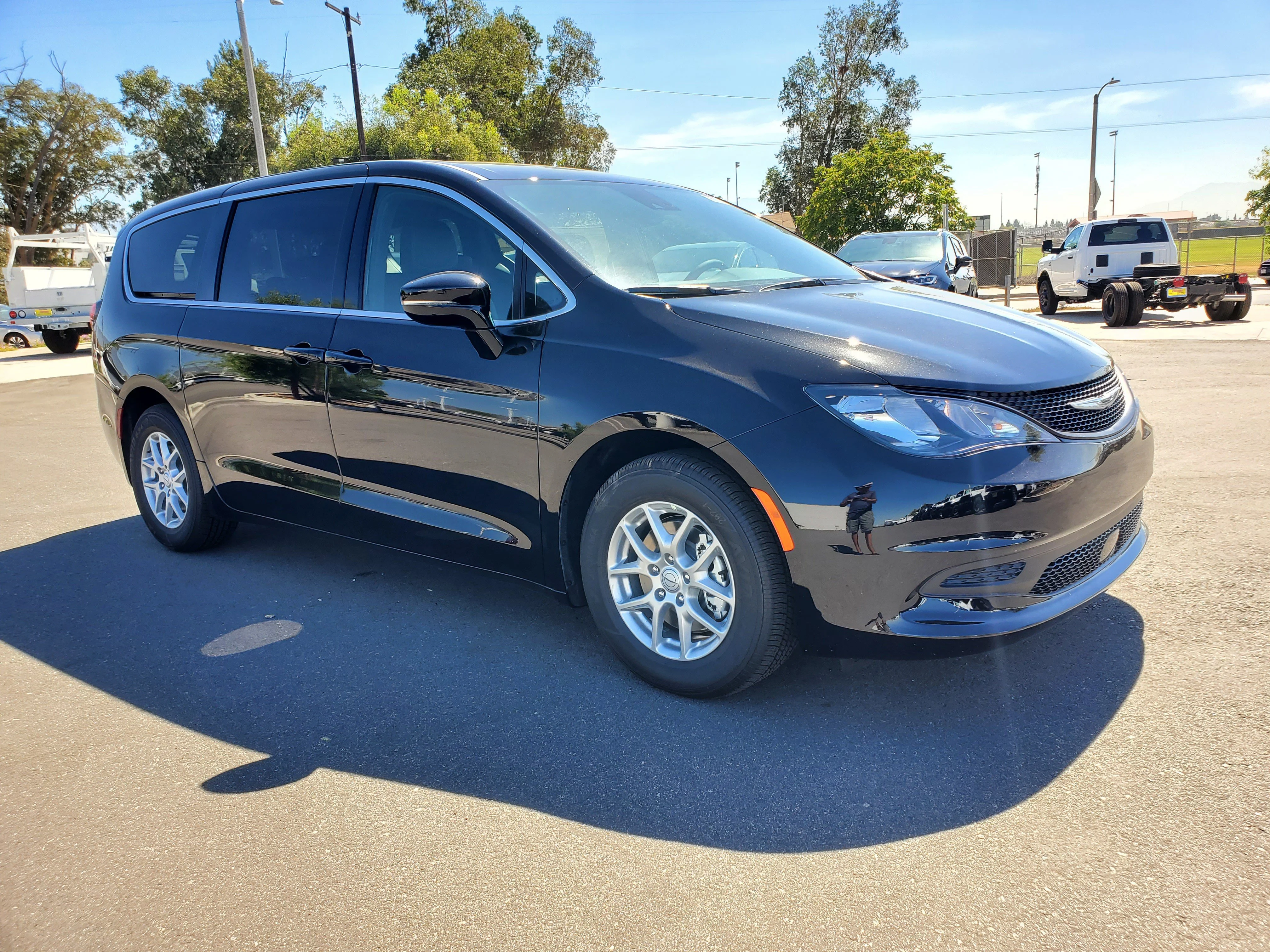 New 2026 Diamond Black Crystal Pearl-Coat Exterior Paint Chrysler LX image 8