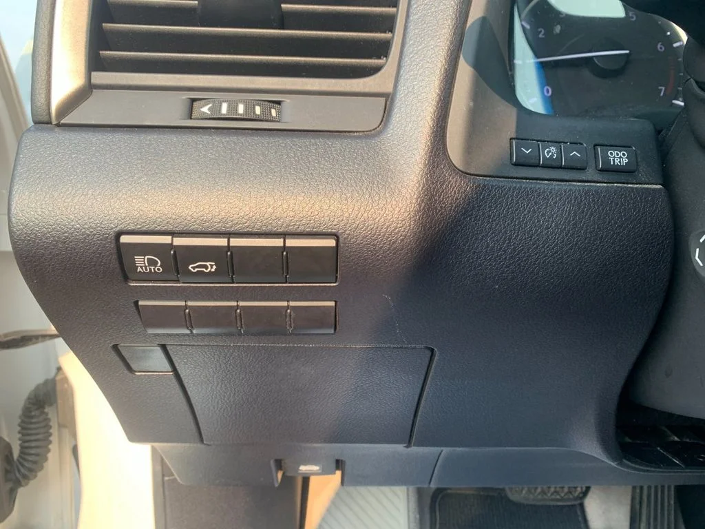 Used 2017 White Lexus 350 image 31