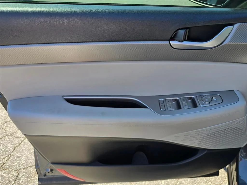 Used 2021 Gray Hyundai SEL image 9