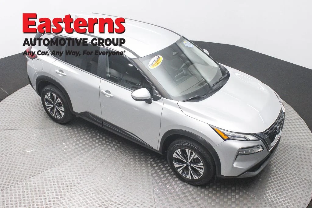 Used 2022 Silver Nissan SV image 3