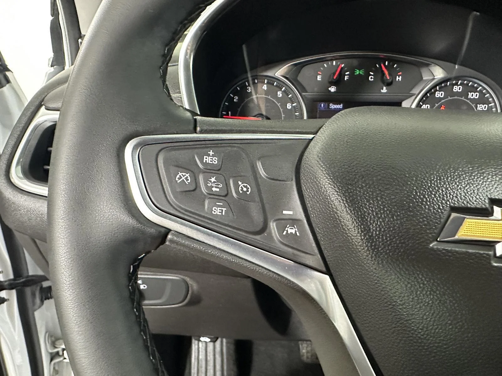 Used 2024 Summit White Chevrolet LT image 24
