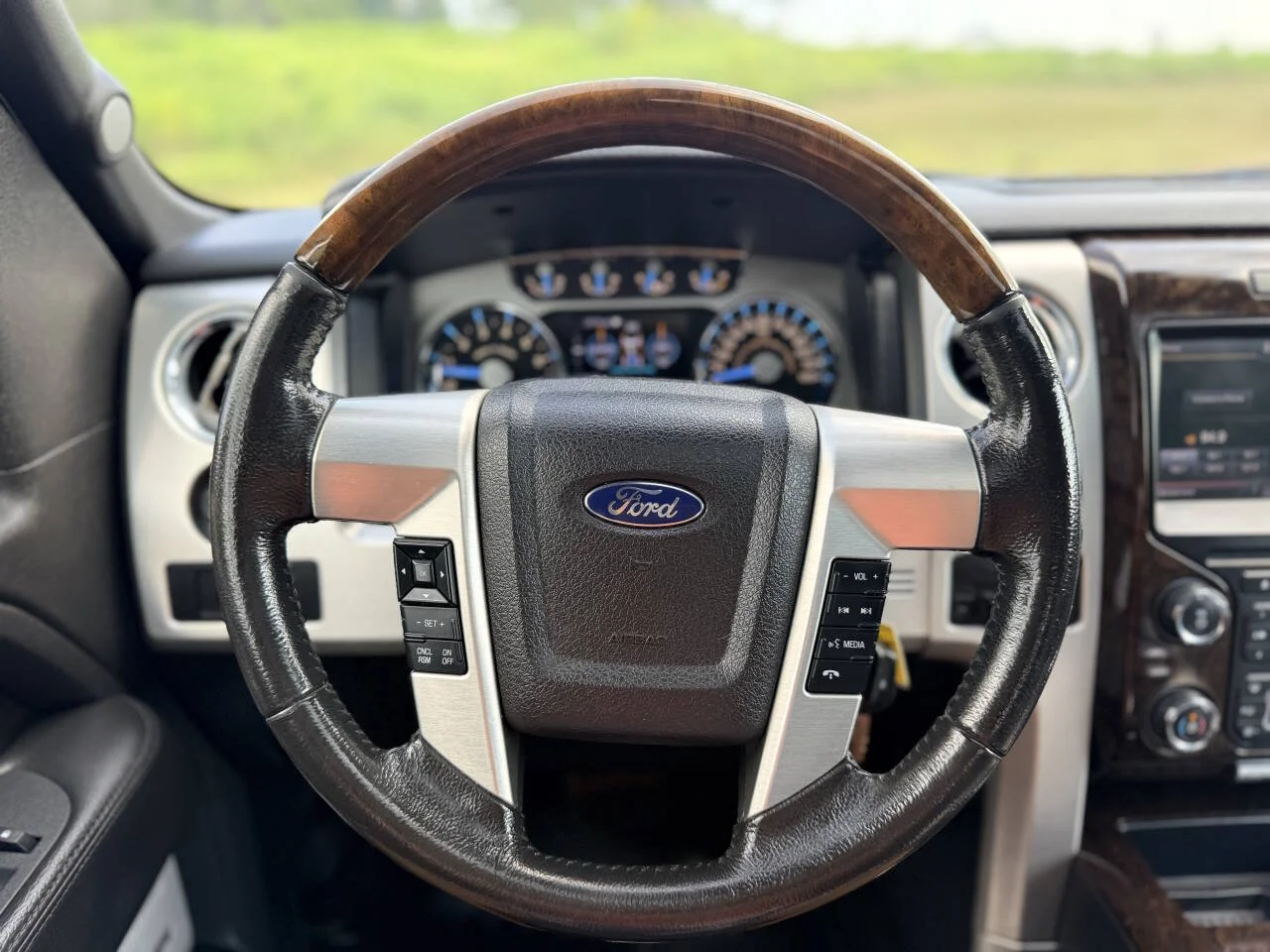 Used 2013 White Ford Platinum 4x4 4dr SuperCrew Styleside 5.5 ft. SB image 21