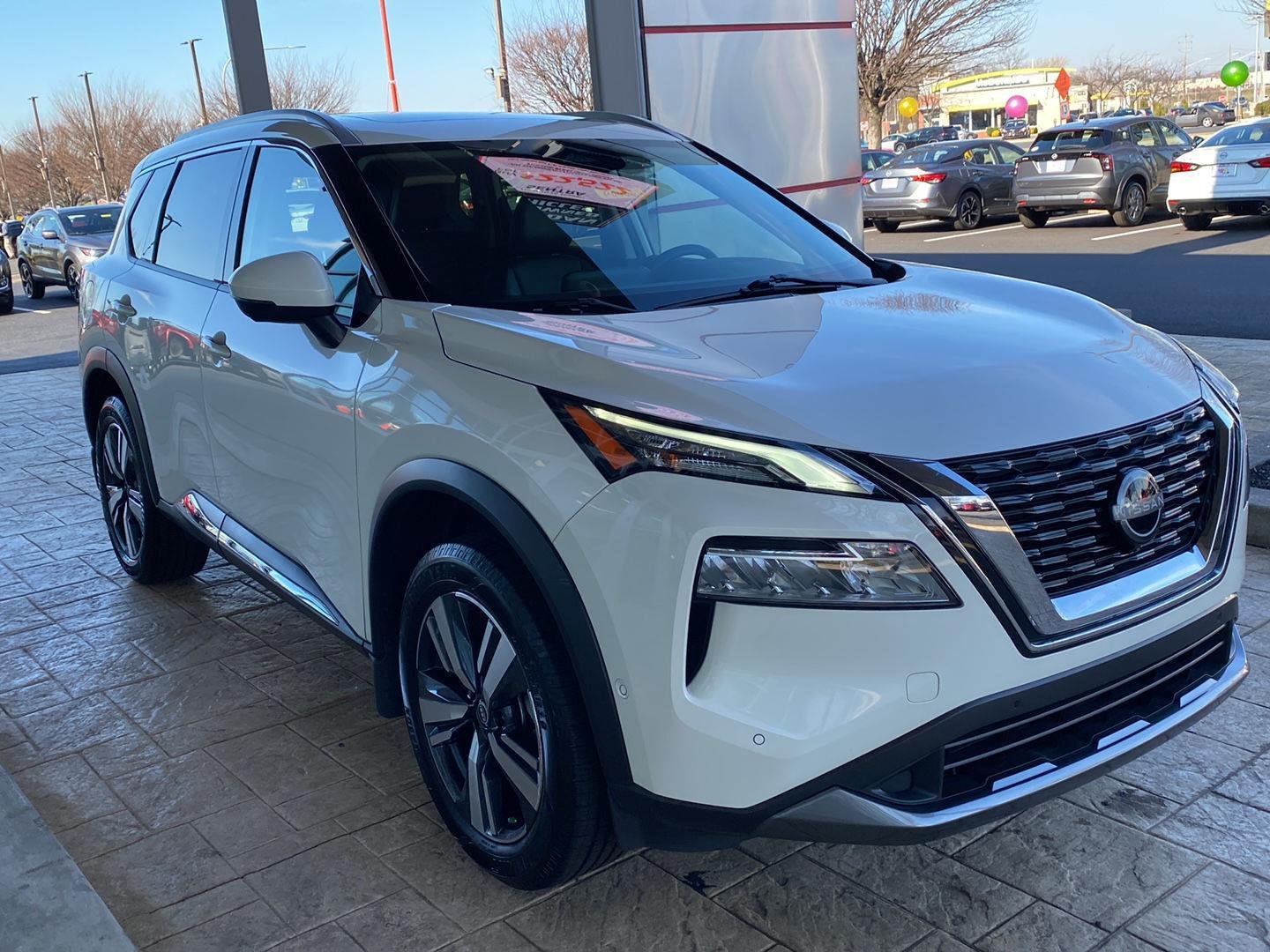 Certified Used 2023 Pearl White Tricoat Nissan SL image 3