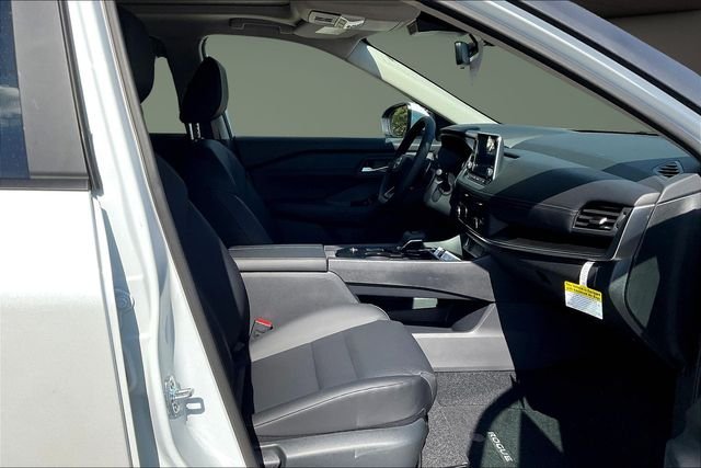 2026 Nissan Rogue SV - Photo 9