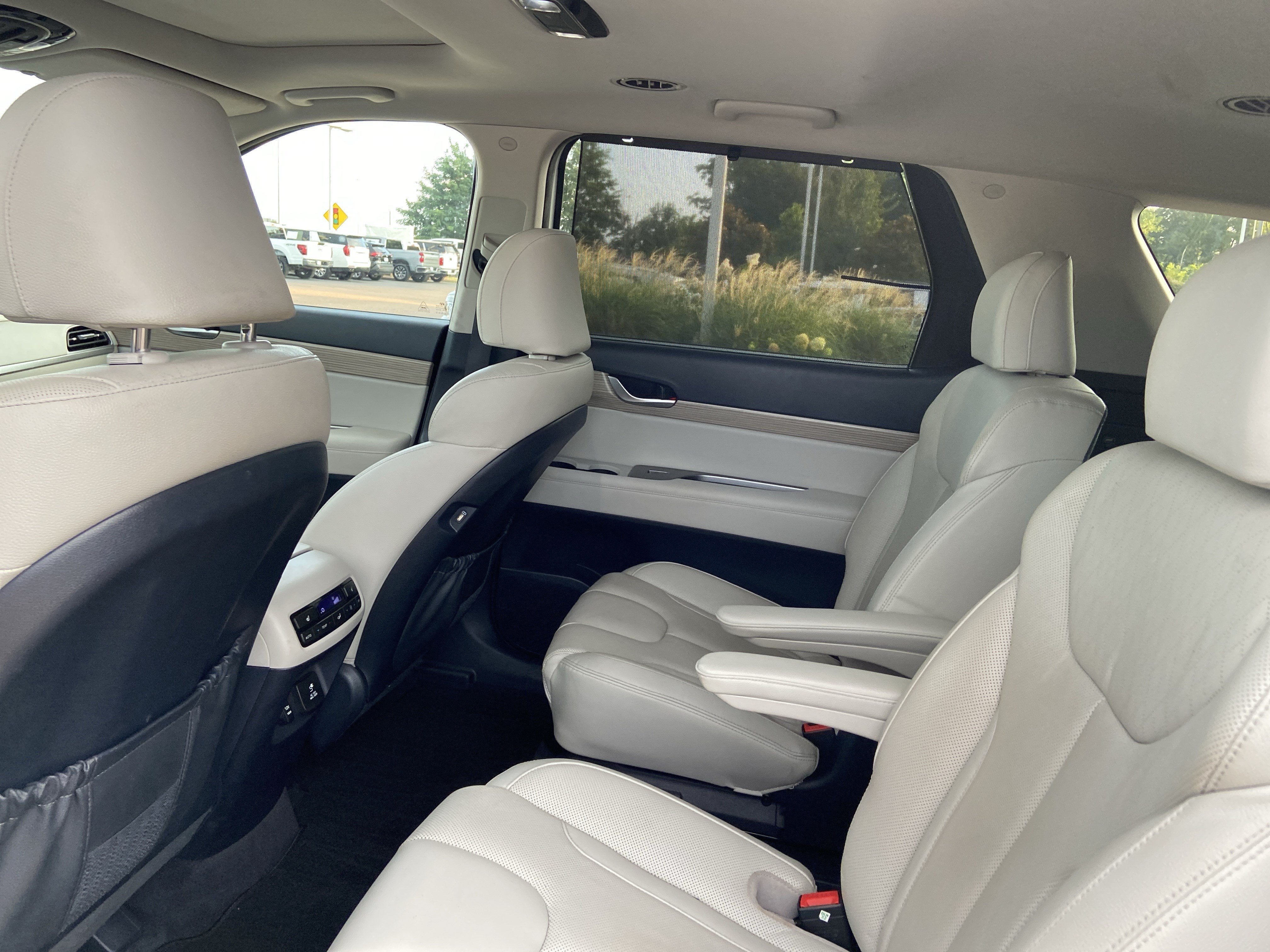 Used 2020 Hyper White Hyundai SEL image 17