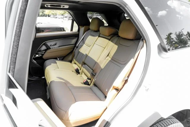 New 2026 Fuji White Land Rover SE image 46
