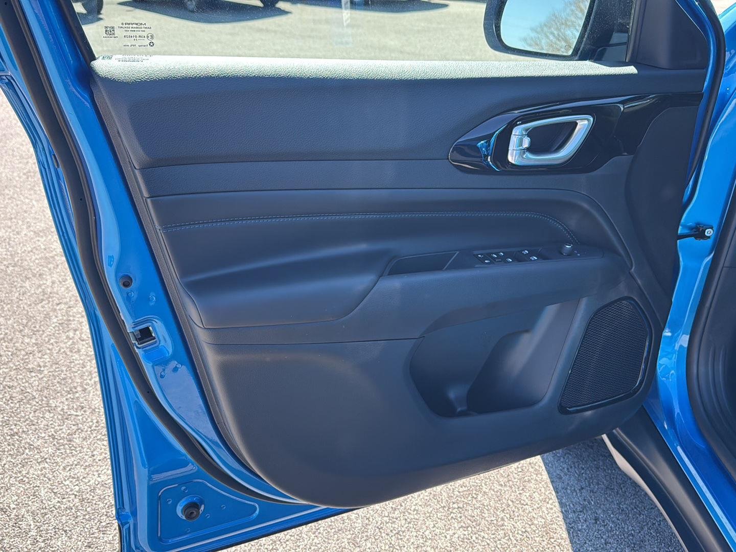 New 2026 Hydro Blue Pearl-Coat Exterior Paint Jeep Latitude Altitude image 17