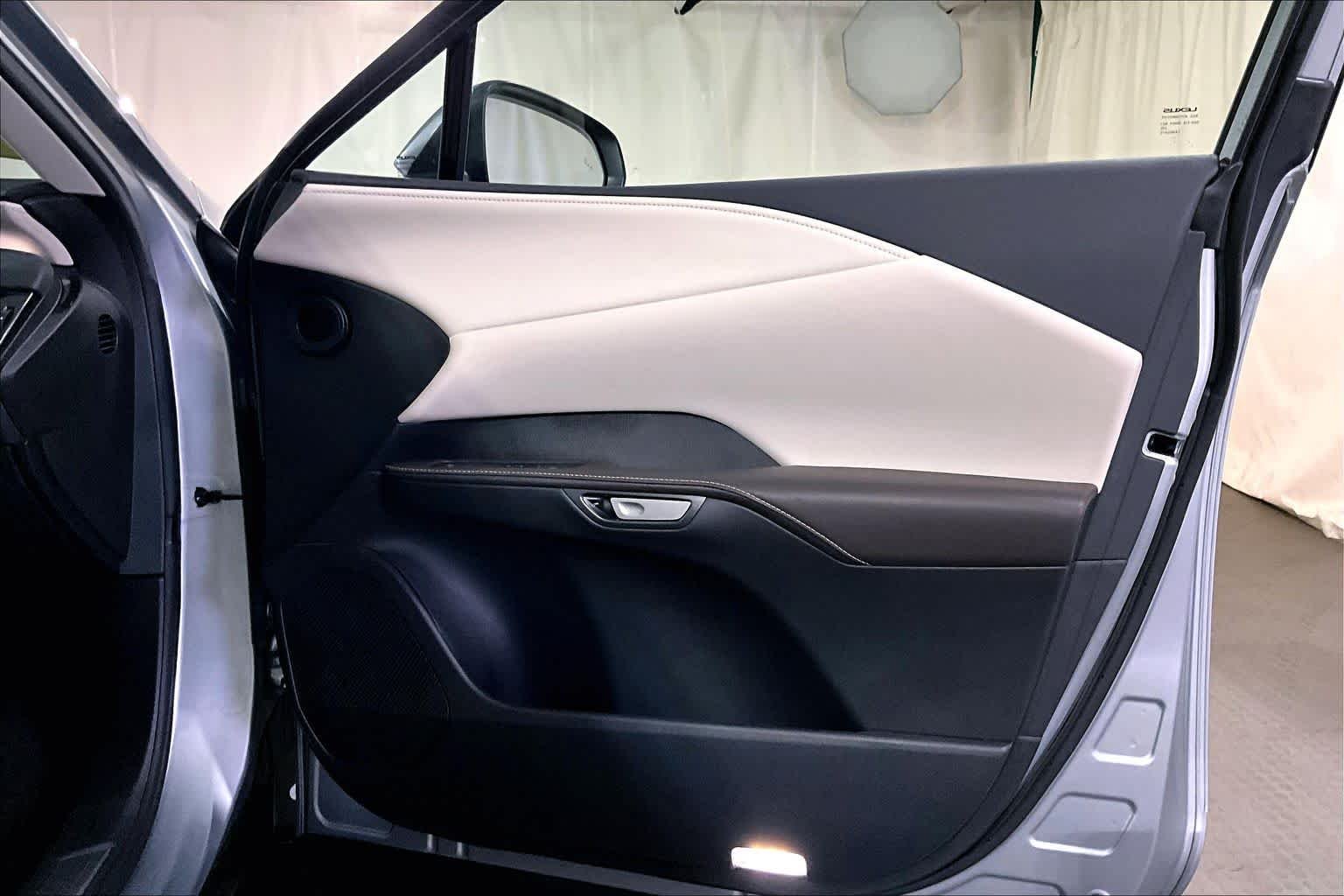 Used 2024 Iridium Lexus Premium image 34