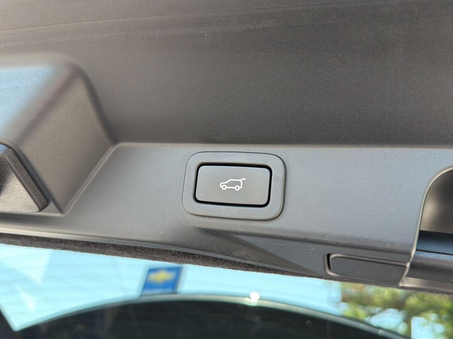 Used 2022 Eiger Grey Metallic Land Rover HSE Silver Edition image 35