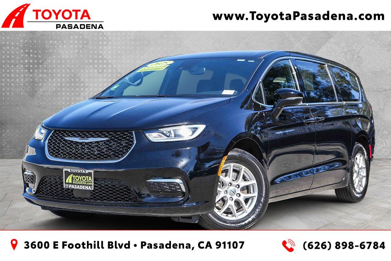 2025 Chrysler Pacifica Select's photo