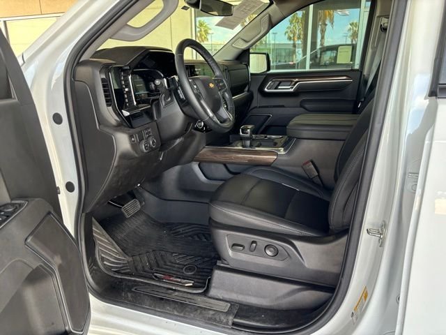 Used 2025 White Chevrolet LT image 8