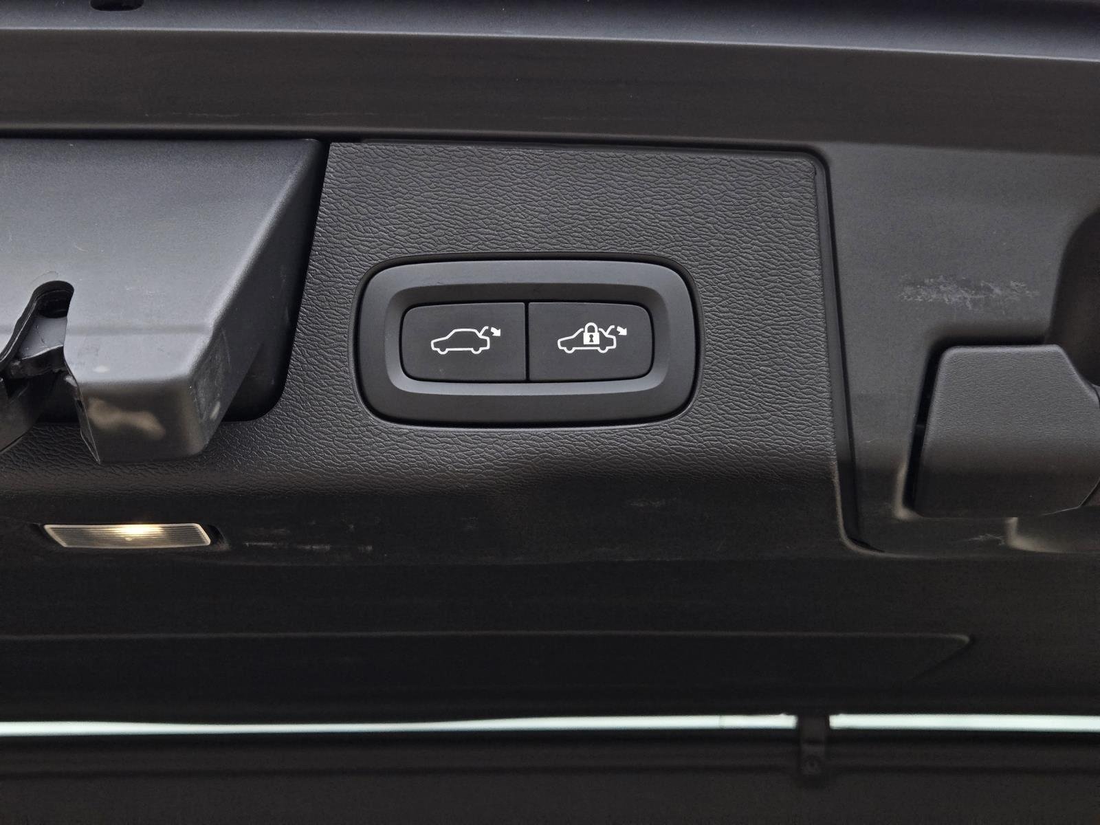 Used 2023 Onyx Black Metallic Volvo Ultimate image 14