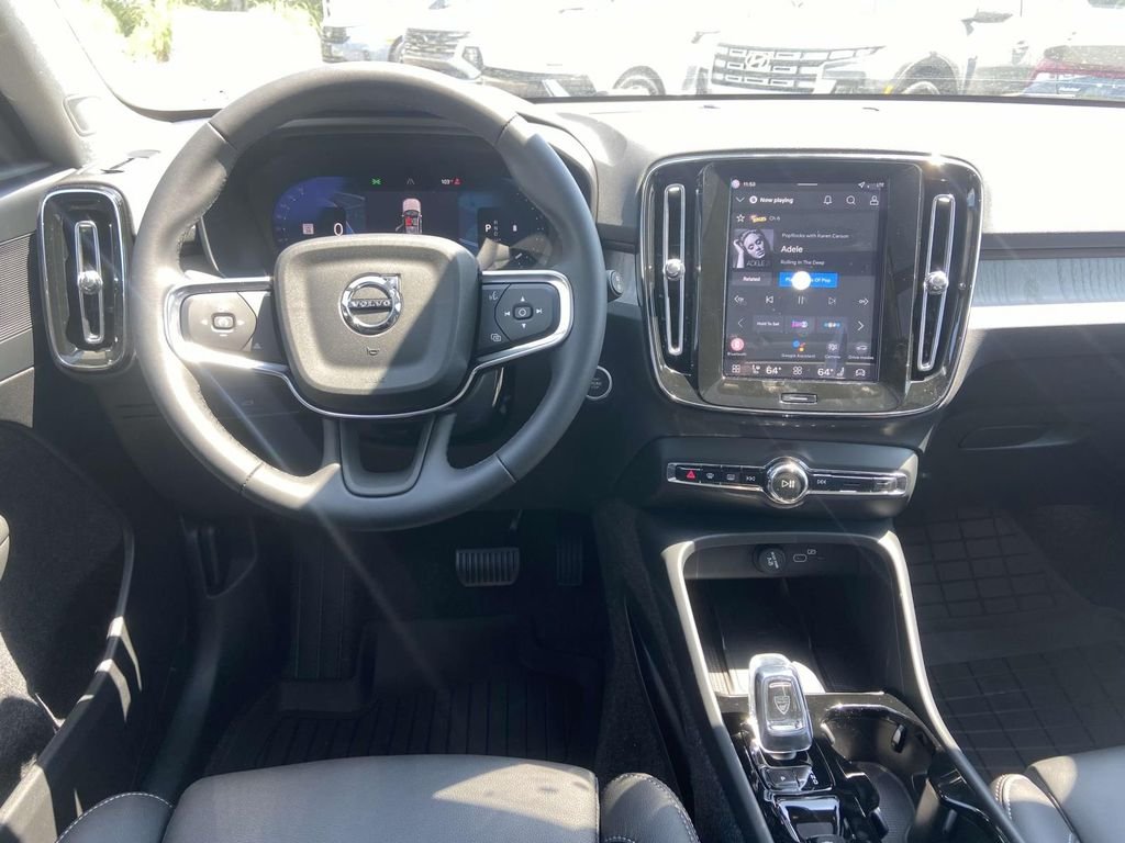 2026 Volvo XC40 Plus - Photo 25