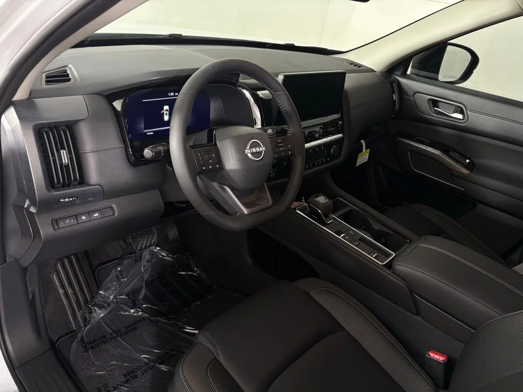 New 2026 Everest White Pearl TriCoat Nissan SL image 17