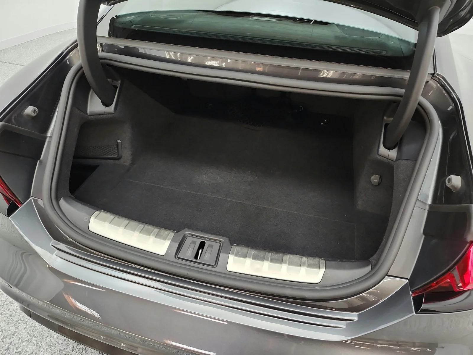 Used 2024 Daytona Gray Pearl Effect Audi quattro image 35