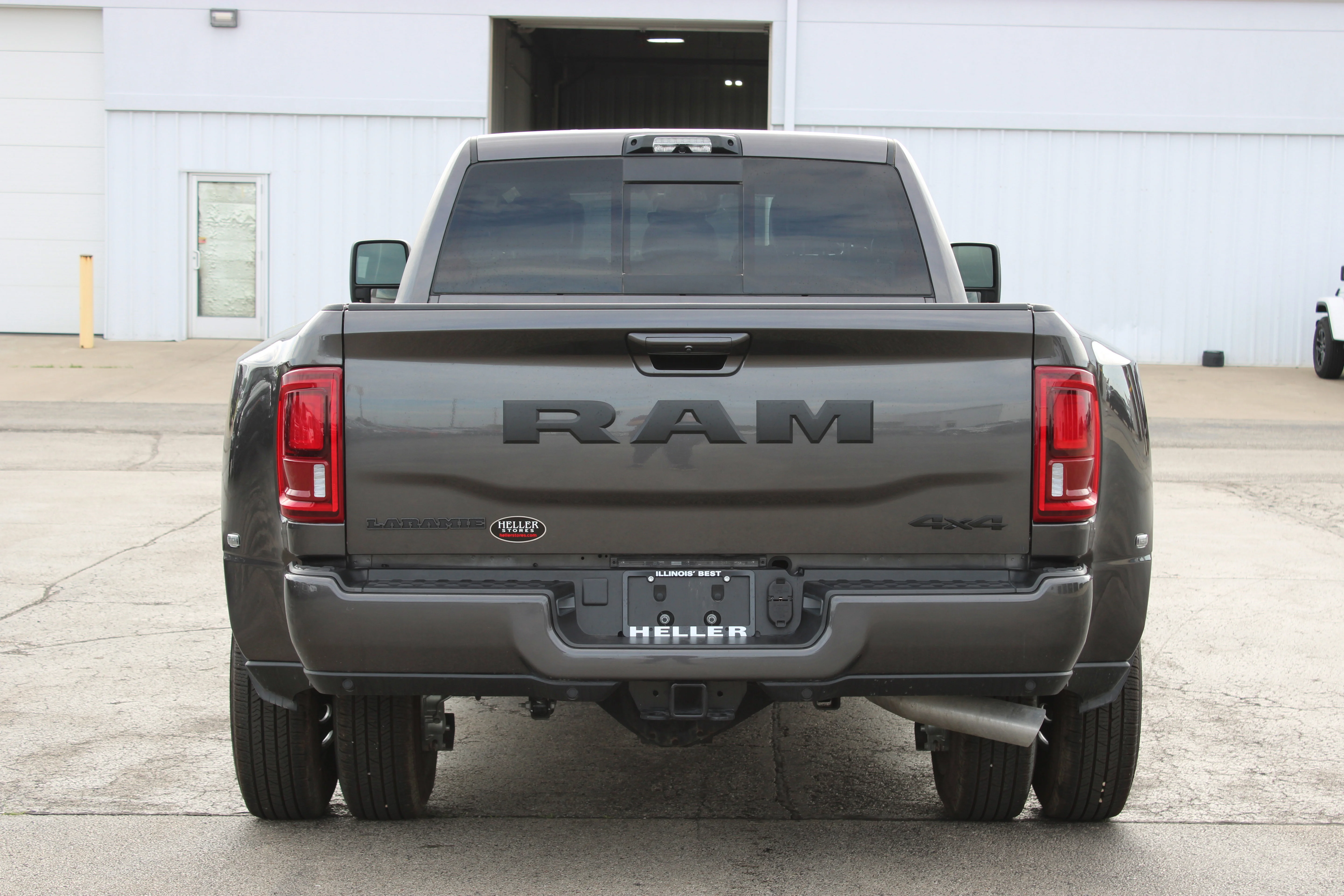Used 2025 Granite Crystal Metallic Clearcoat Ram Laramie image 7