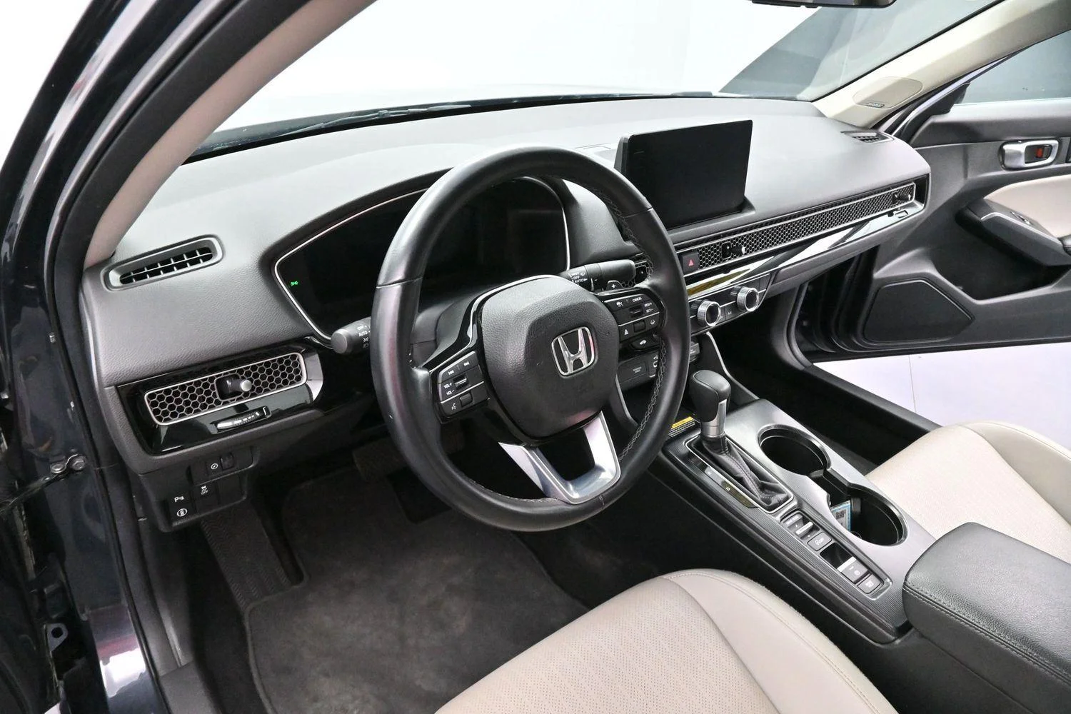 Used 2024 Meteorite Gray Metallic Honda Touring image 15