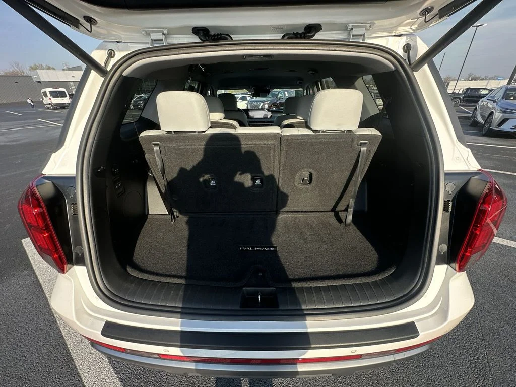Used 2023 White Hyundai SEL image 24