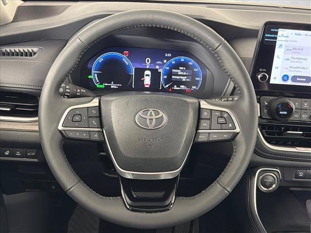 Certified Used 2026 WIND CHILL PEARL Toyota  image 25