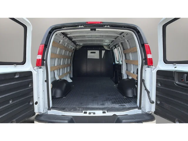 Used 2025 White Chevrolet Work Van image 31