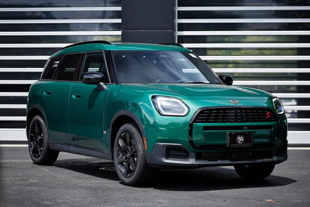 2027 MINI Countryman Signature Plus