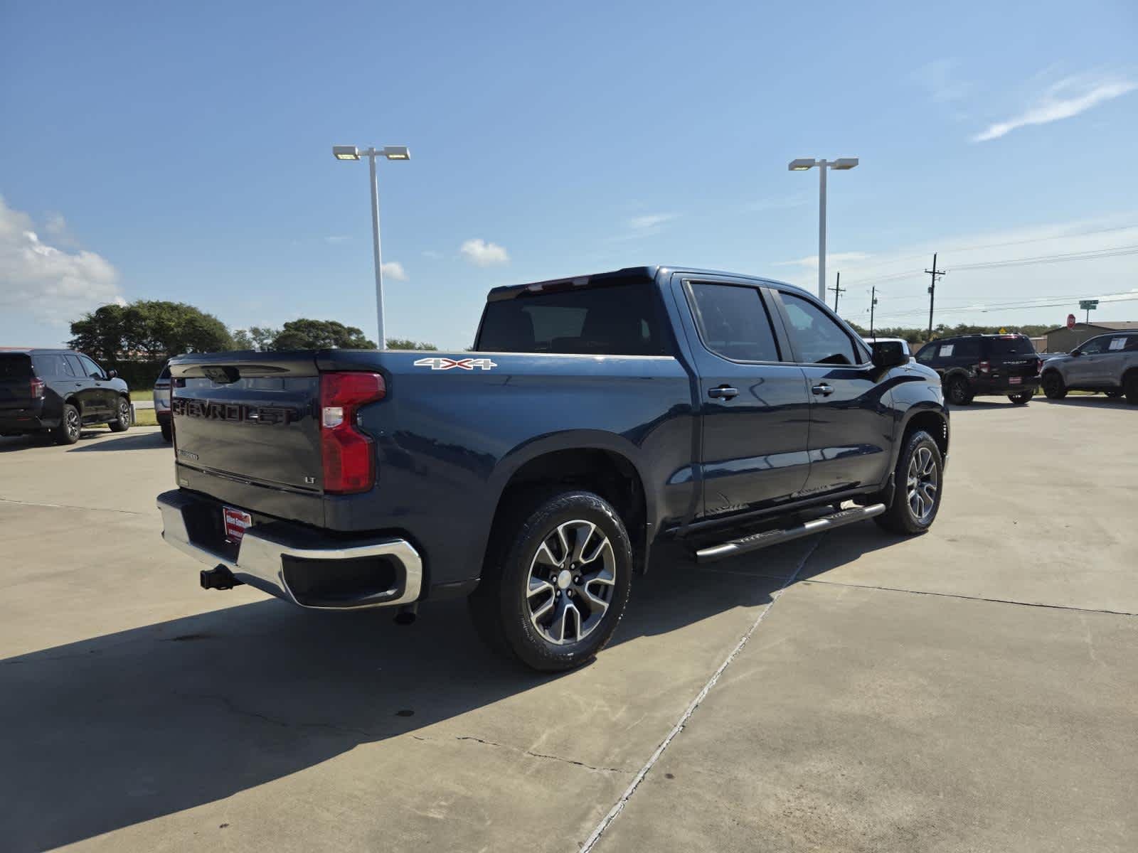 Used 2022 Northsky Blue Metallic Chevrolet LT image 5