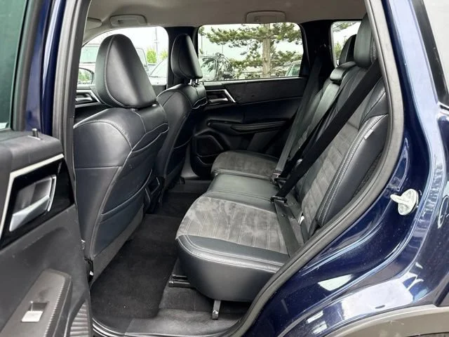 Used 2023 Cosmic Blue Metallic Mitsubishi SE image 12