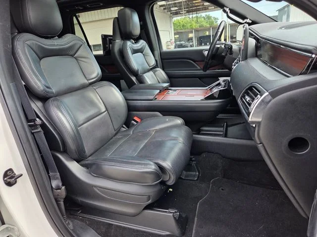 Used 2021 White Lincoln Reserve image 17