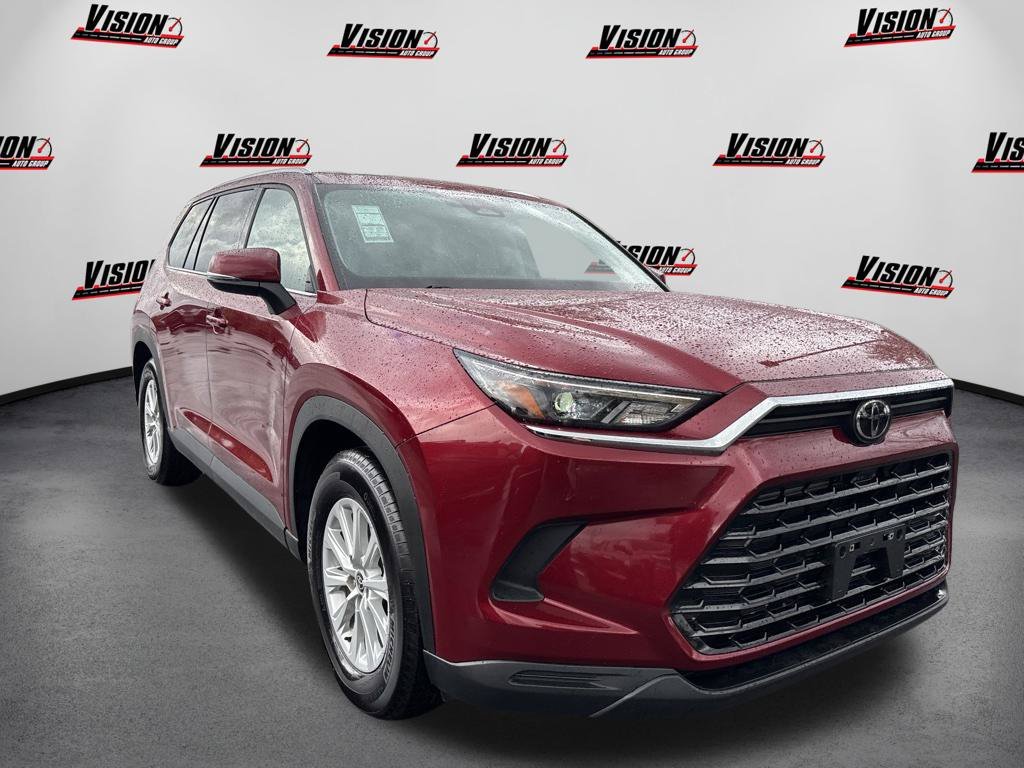 Used 2025  Toyota XLE image 3