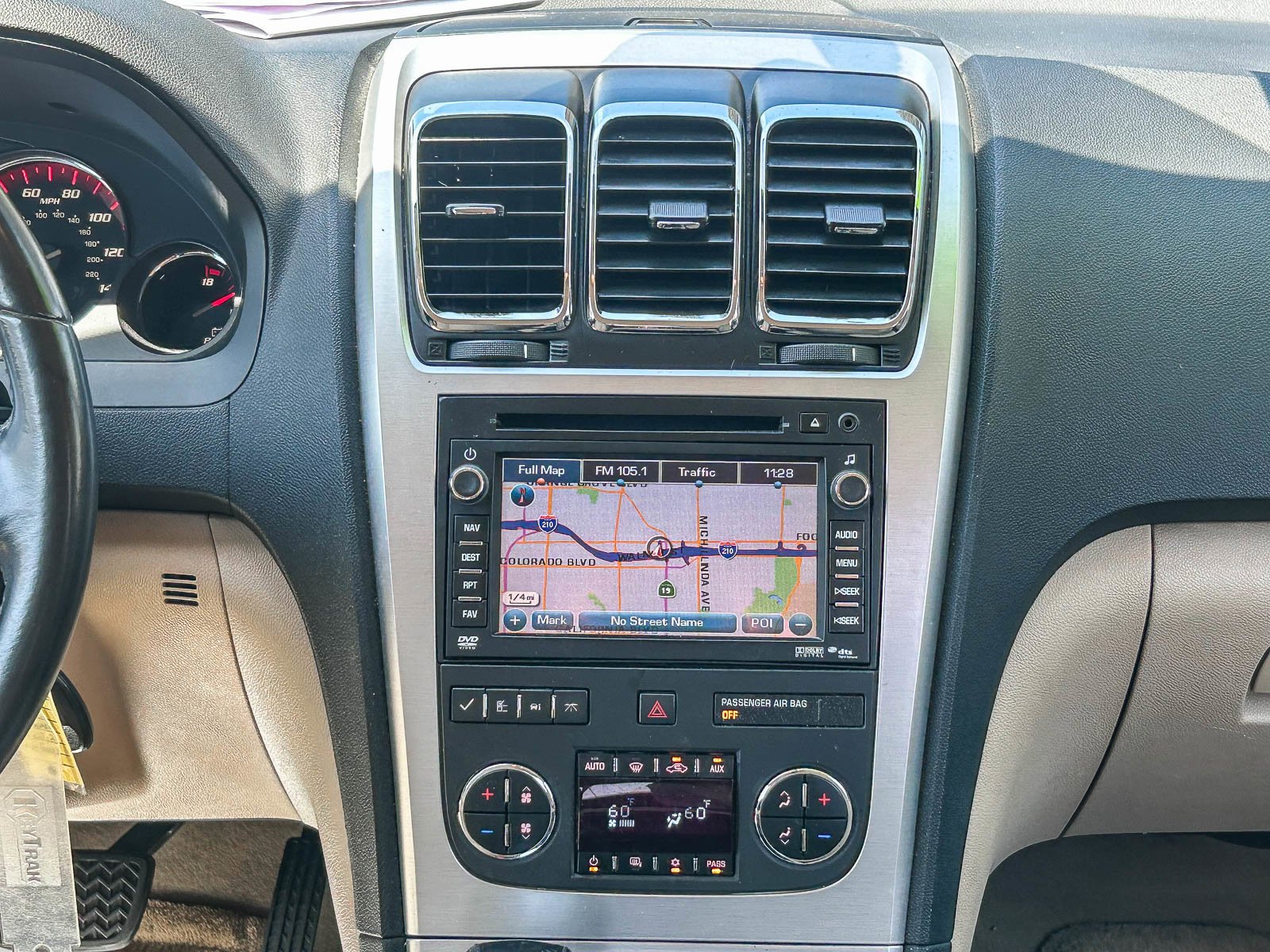 Used 2011 WHITE DIAMOND TRI GMC SLT2 image 13