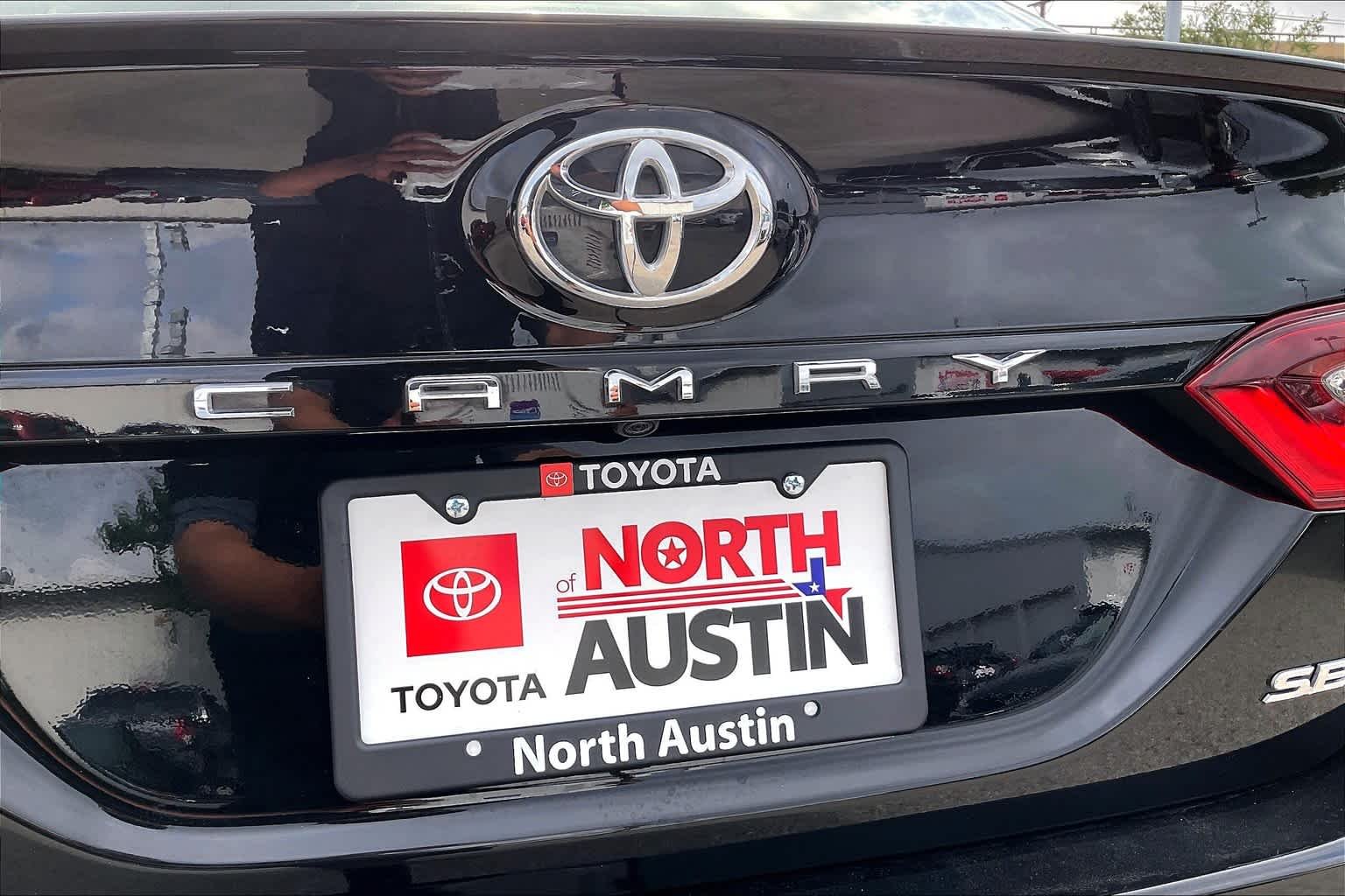 Used 2021 Midnight Black Metallic Toyota SE image 9