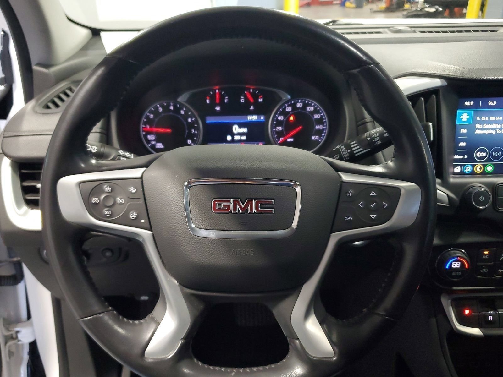 Used 2022 White GMC SLT image 18
