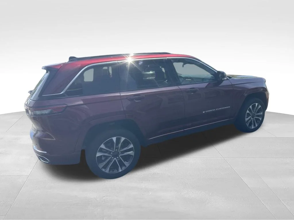 New 2024 Velvet Red Pearl-Coat Exterior Paint Jeep Overland 4xe image 20