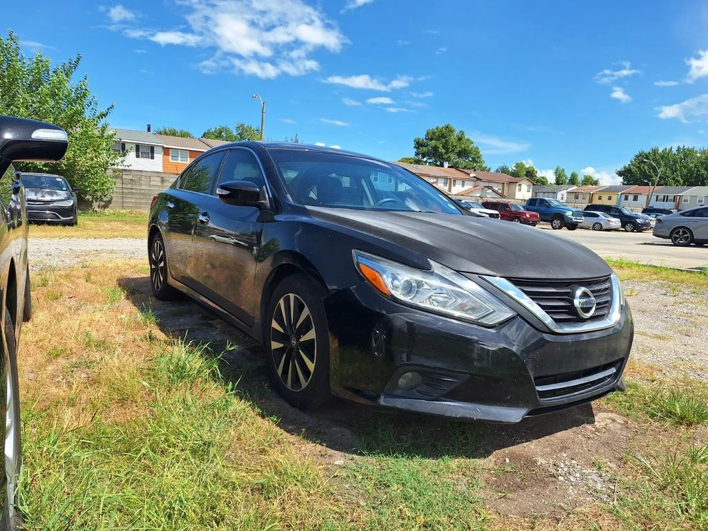 Used 2018 Super Black Nissan 2.5 SL image 3