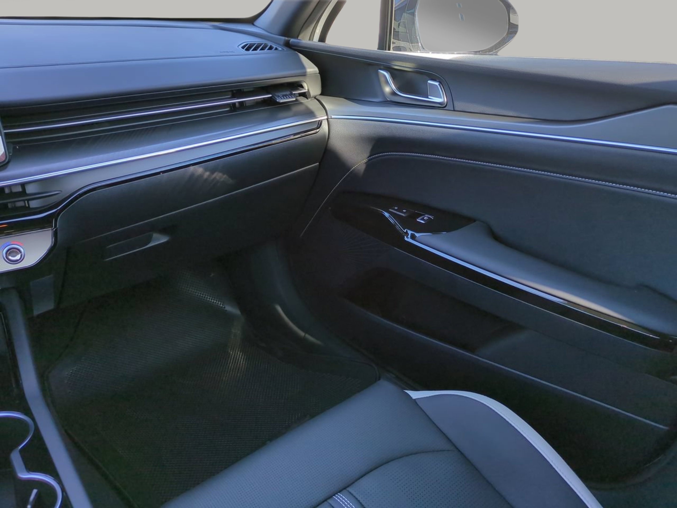 New 2026 Snow White Pearl Kia GT-Line image 14