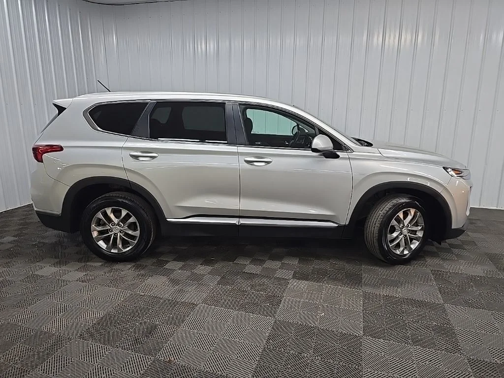Used 2019 Silver Hyundai SE image 2