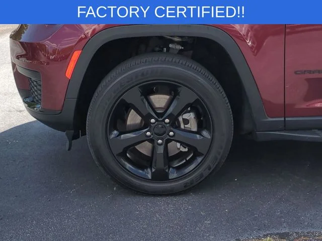Used 2023 Red Jeep Altitude image 10