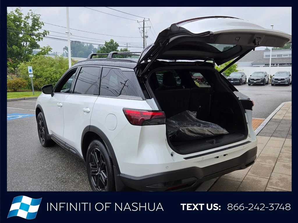 New 2027 2T RAD WHT INFINITI Sport AWD image 19