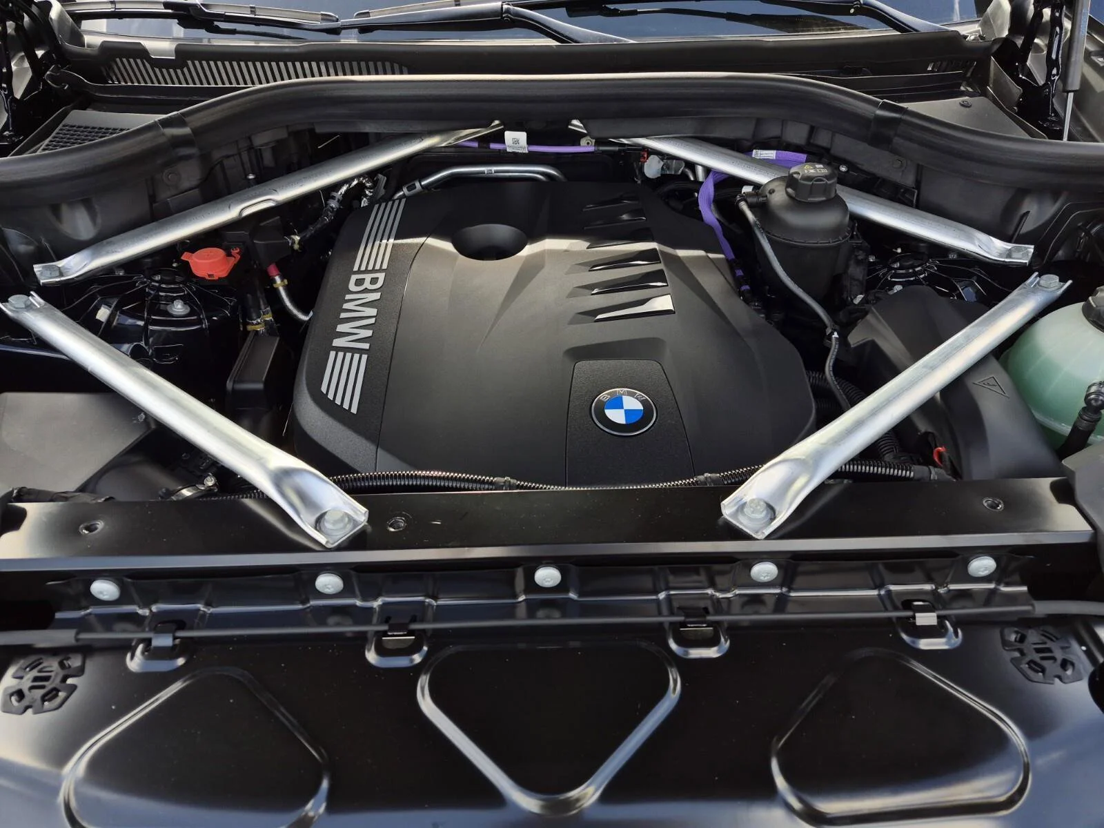 New 2026 Carbon Black Metallic BMW xDrive40i image 9