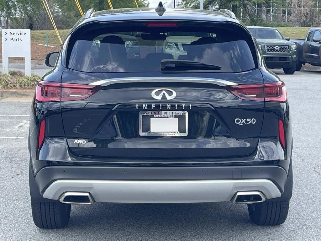 Certified Used 2025 Black INFINITI LUXE image 3